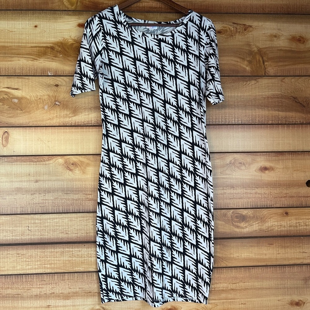 LuLaRoe Julia Dress Medium Black White T-Shirt Short Sleeve‎ Bodycon Stretch